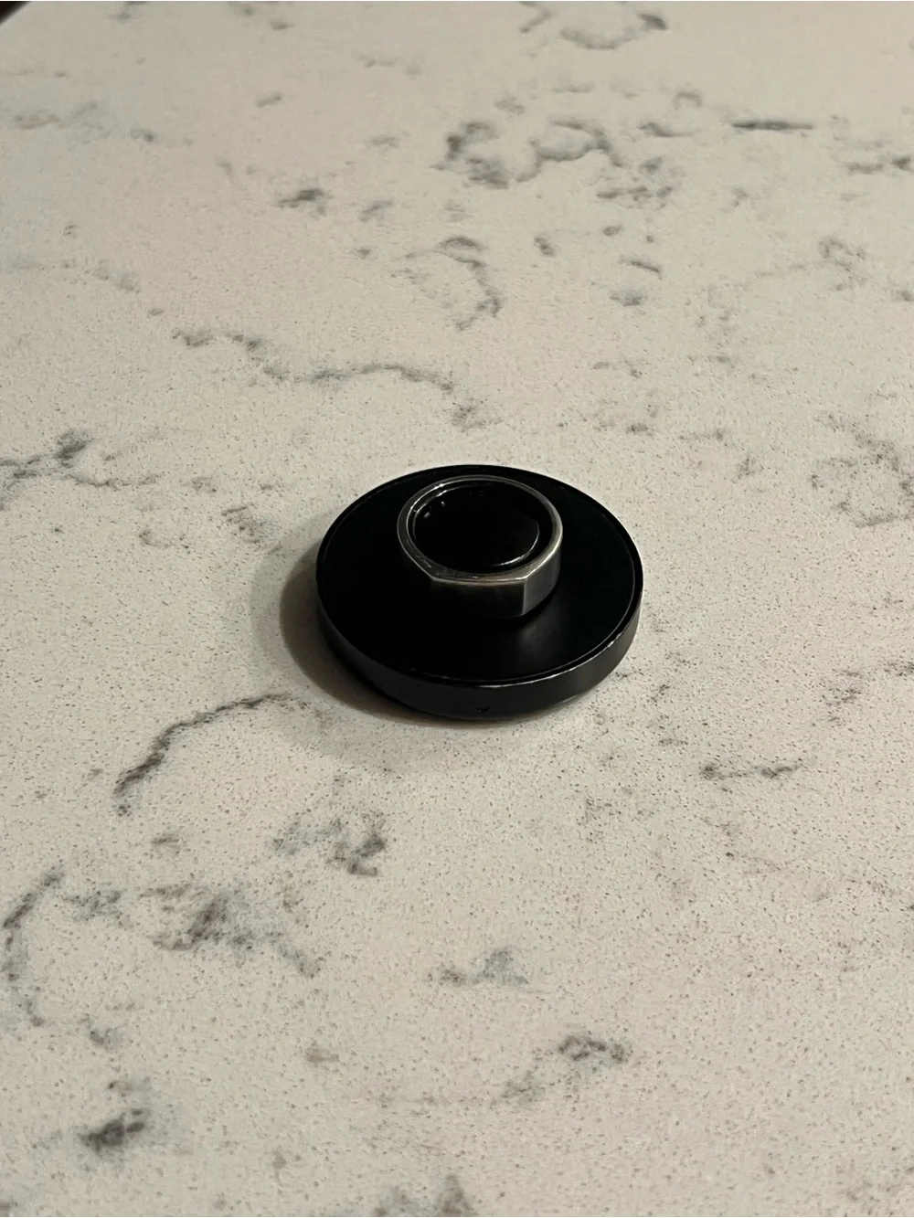 Oura Ring Gen 3 Heritage Silver, Size 8 - Picture 2 of 8